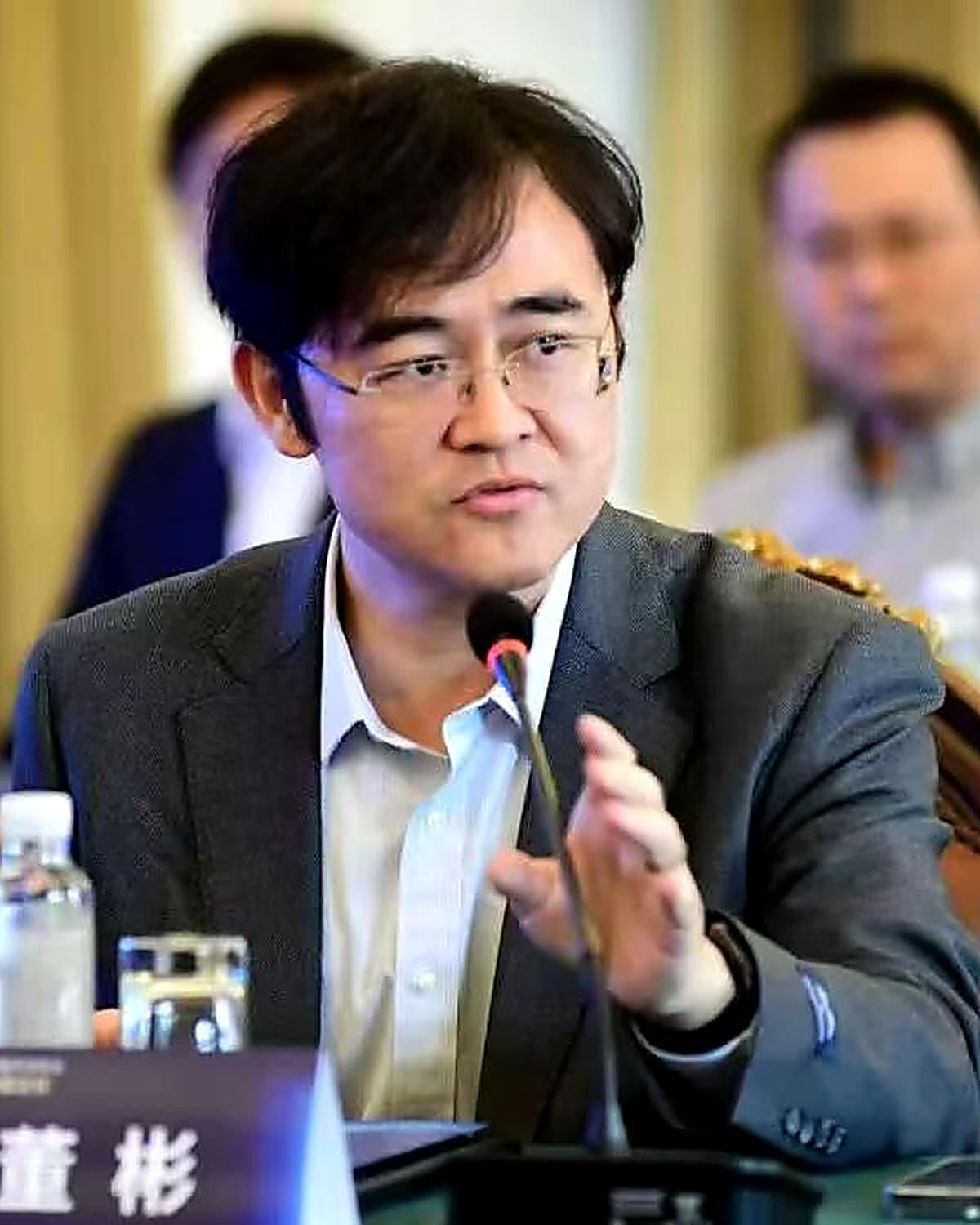 董彬